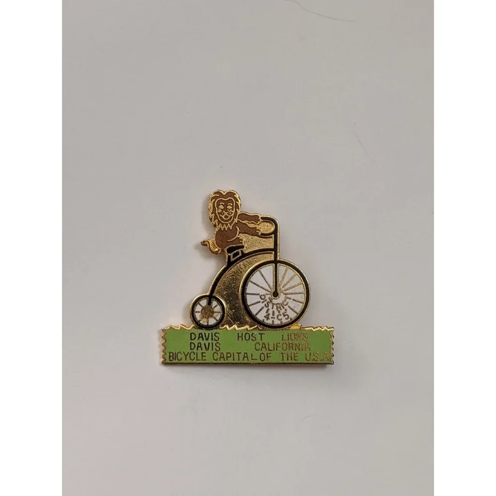 Vintage Davis‎ CA California Lions Club Penny Farthing Bicycle Enamel Lapel Pin